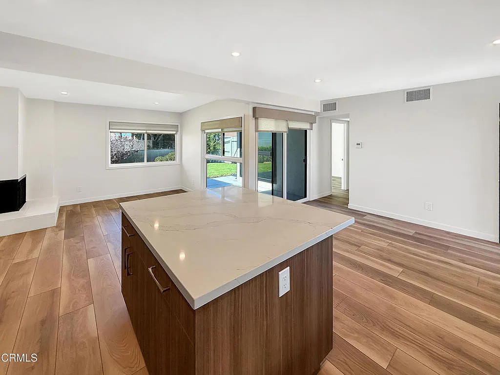 2 bed, 1.0 bath, 785 sqft, $3,050 — Photo 3