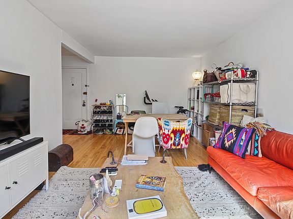 3rd image of 305 W 18th St APT 3C