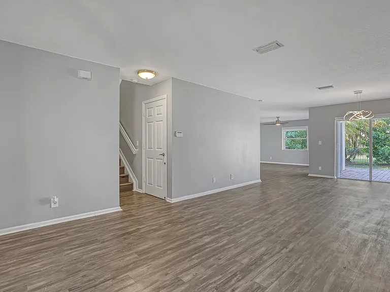 3464 Commodore Ct — Photo 13