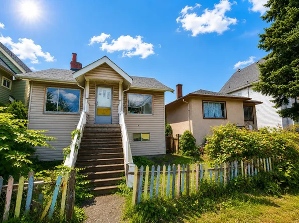 4359 Knight St, Vancouver, BC V5N 3M4