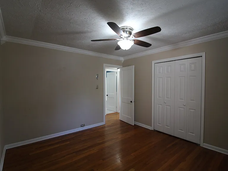 101 E Magnolia Ln — Photo 8