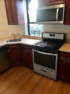 2nd image of 553 Wilson Ave #3L