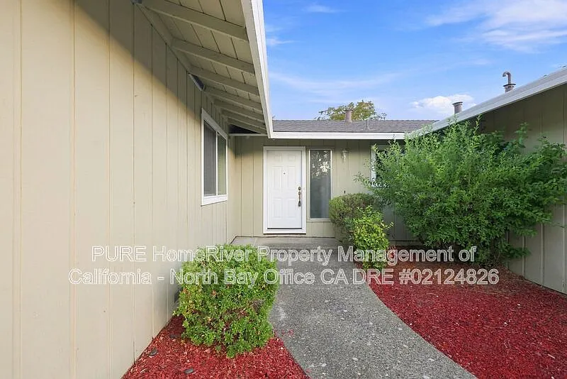 3 bed, 2.0 bath, 1372 sqft, $3,500 — Photo 4