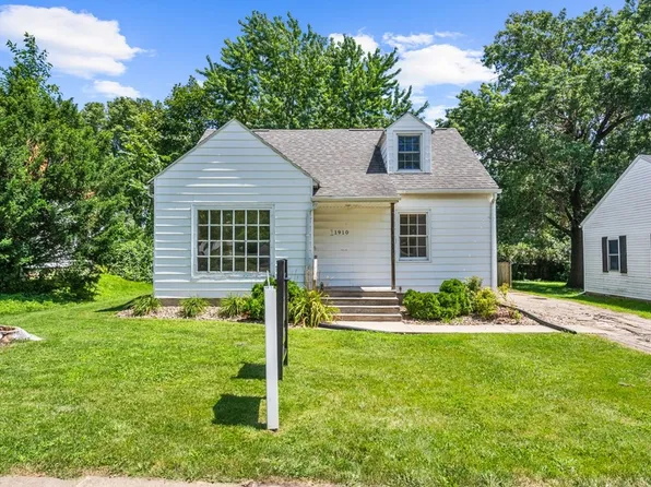 1910 Iowa St, Cedar Falls, IA 50613