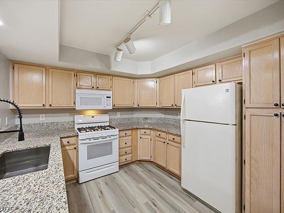 4th image of 7950 W Flamingo Rd Unit 1017