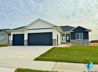 828 S Melissa Ave, Harrisburg, SD 57032
