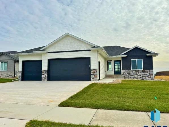 828 S Melissa Ave, Harrisburg, SD 57032