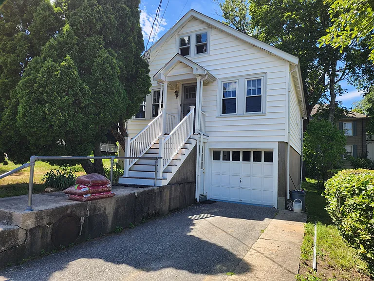 35 Bowker St — Photo 8