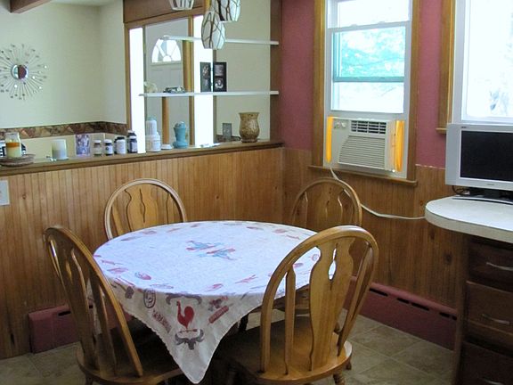 Other end of eat in kitchen