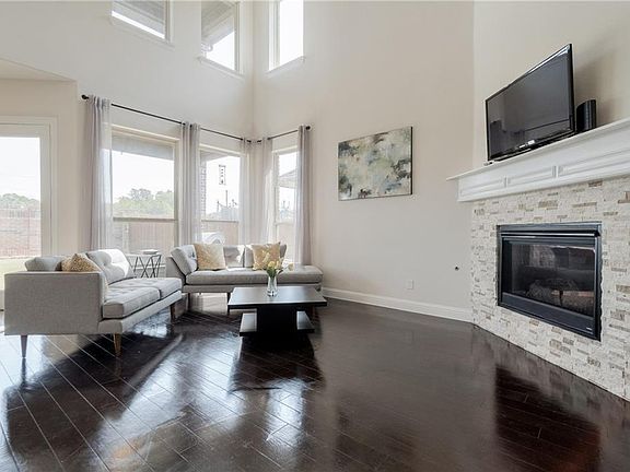 4th image of 1626 Lost Pines Ln
