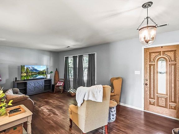 4th image of 1007 Brookhaven Dr