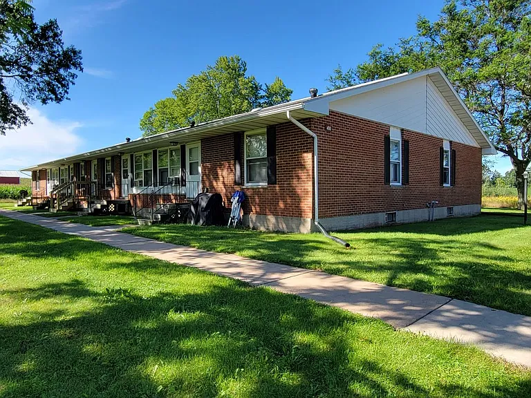 400 & 401 Scranton St — Photo 29