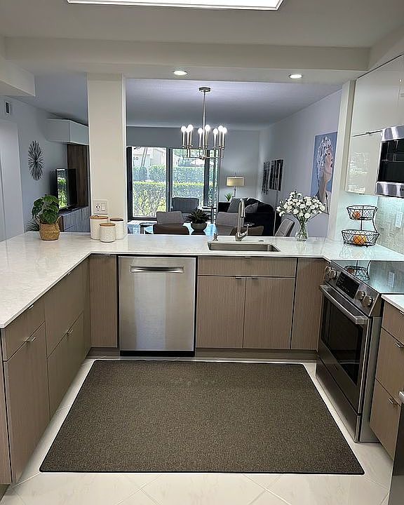 1st image of 7286 Huntington Ln APT 101