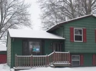 1831 Lark Ln, Waterloo, IA 50701