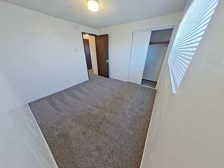 710 E 15th Aly — Photo 5