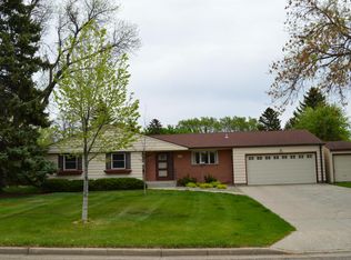 1414 N 4th St, Aberdeen, SD 57401