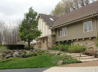 5587 E Waterford Rd, Hartford, WI 53027