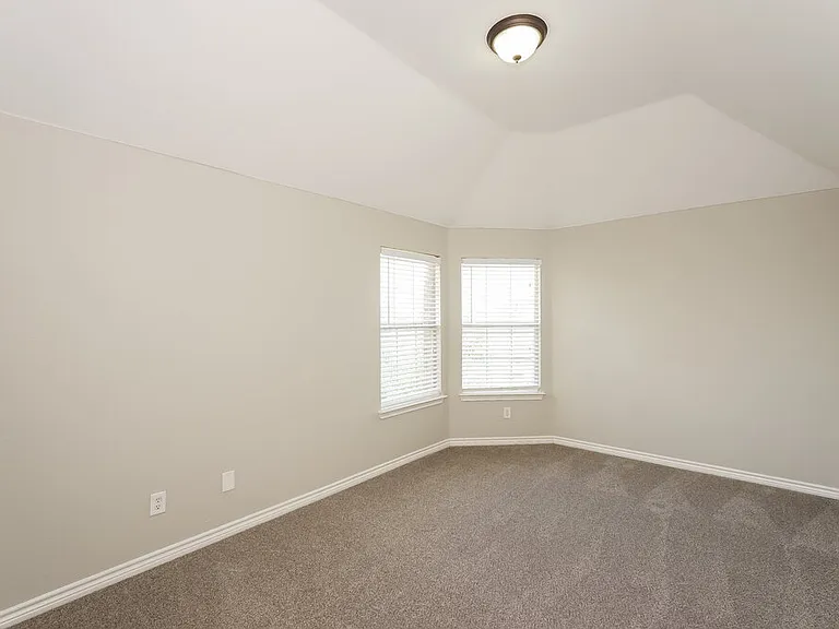 1114 Fleming Ct — Photo 18