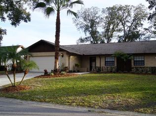 1701 S Golfview Dr, Plant City, FL 33566