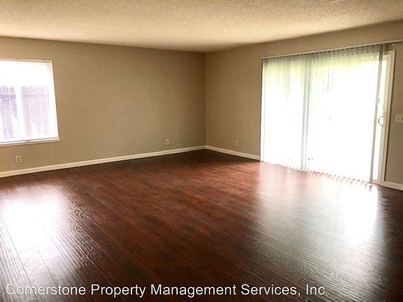 4th image of 3555 Scotland Dr