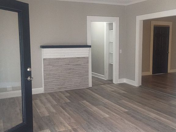 2nd image of 125 W Grady Ave