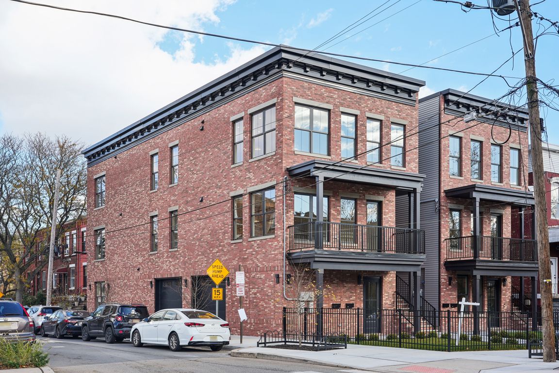 Clinton Ave-S1711-004.jpg