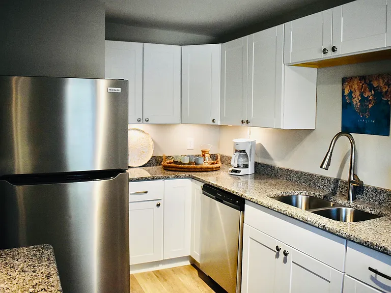 411 N 4th St #D — Photo 4