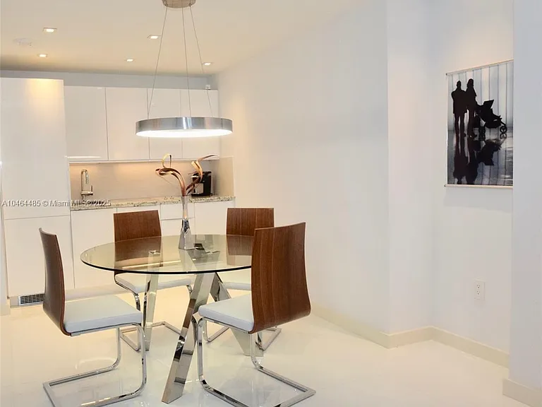 2301 Collins Ave #815/814 — Photo 13