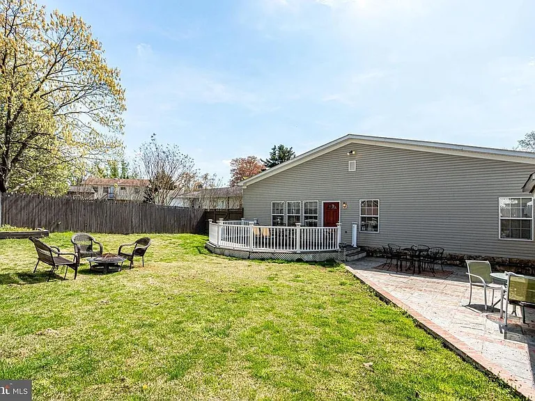 206 W Beech Rd — Photo 31