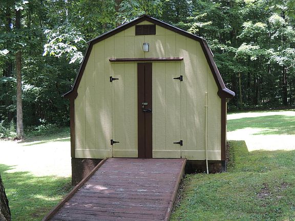 5th image of 125 Thompson Ln