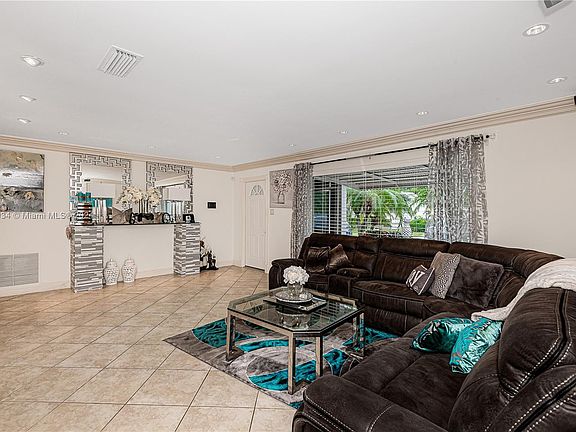 5th image of 6900 NW 17th Ct