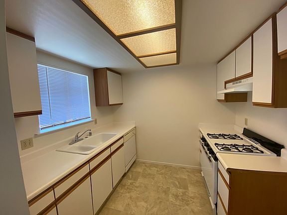 5th image of 313 Eldridge Ave