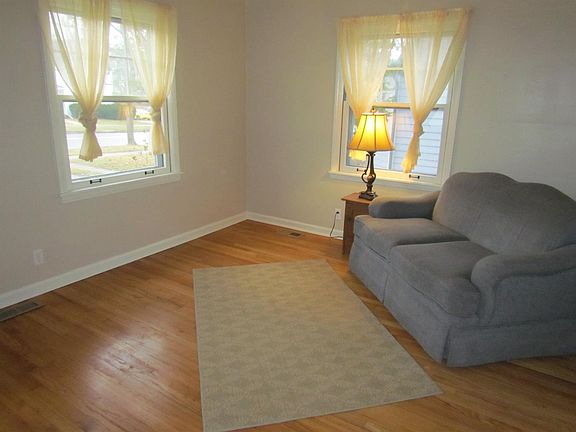 3rd image of 123 E Forest Ave