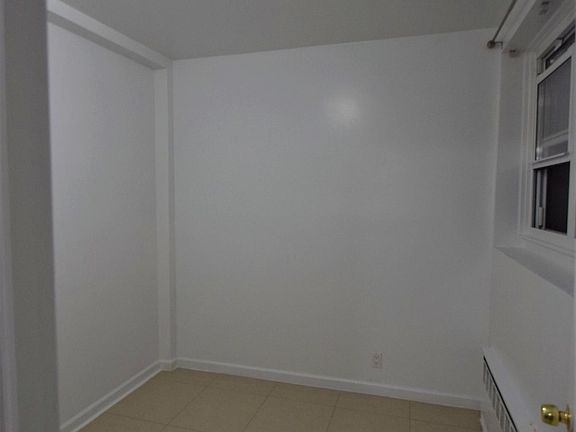 4th image of 2569 Benson Ave