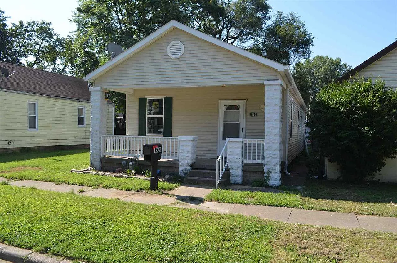 1509 E Franklin St photo 1