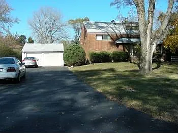 10830 Cantigny Rd photo 1