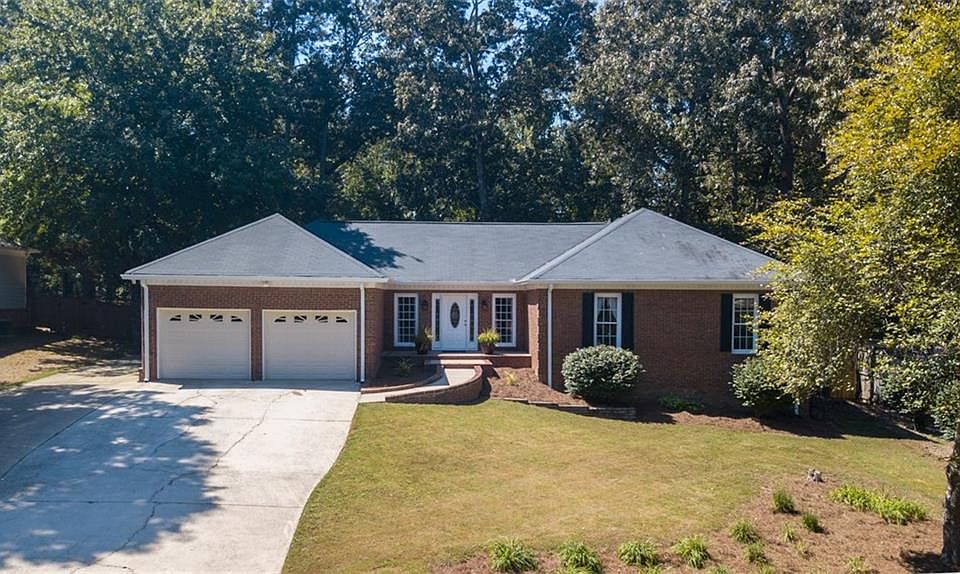 1st image of 936 Pinbrook Dr