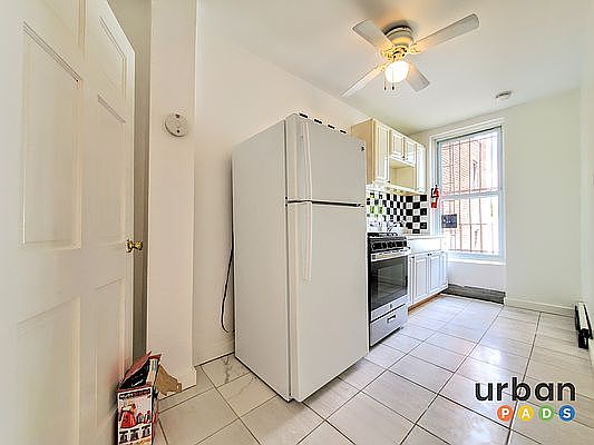 5th image of 253 Vernon Ave #2