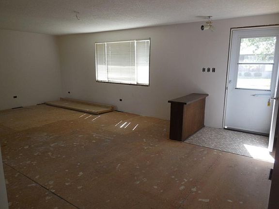 3rd image of 2104 Park Ln