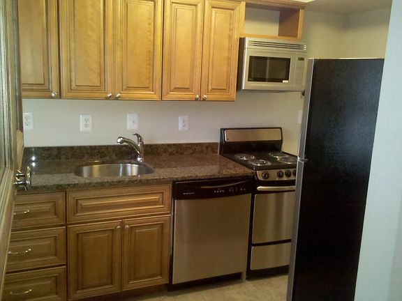 5th image of 2141 Suitland Ter SE Unit A