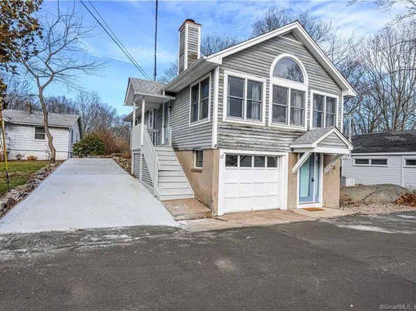 22 Brocketts Point Road, Branford, CT 06405