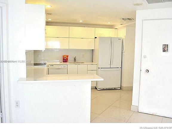 5th image of 905 Brickell Bay Dr Suite 1030