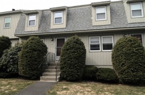 1st image of 17 Bluestone Dr