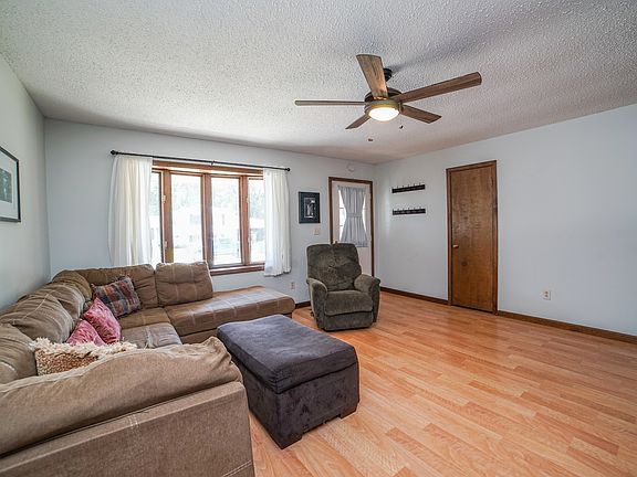 5th image of 917 Edwin Dr