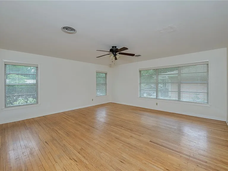 501 Helena St — Photo 16