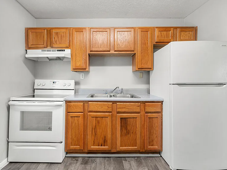 Balfour Forest Apartments — Photo 8