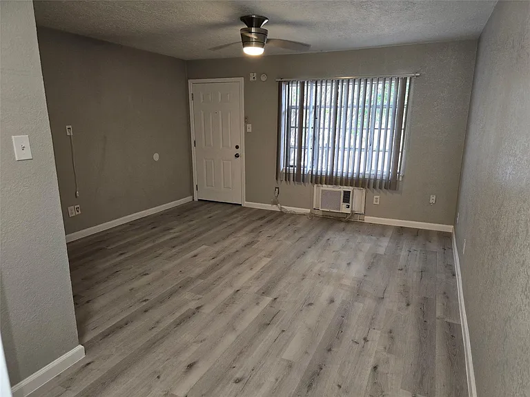 2501 Yoakum Blvd #13 — Photo 8