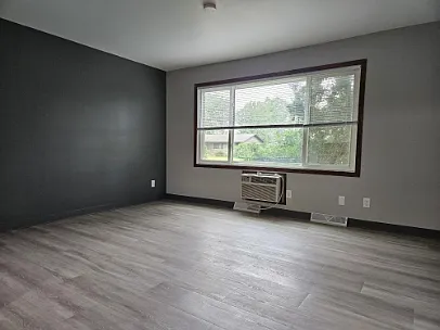 356 E Marquette — Photo 8