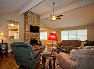 1915 Maple Dale Ln, Richmond, TX 77406