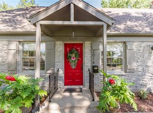 2016 W 83rd Ter, Leawood, KS 66206